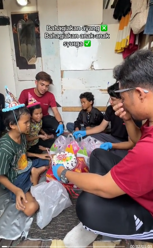 Detik Mengharukan, Lelaki Raikan Hari Jadi Bersama Anak-Anak Yatim Di Sandakan Tarik Perhatian Ramai
